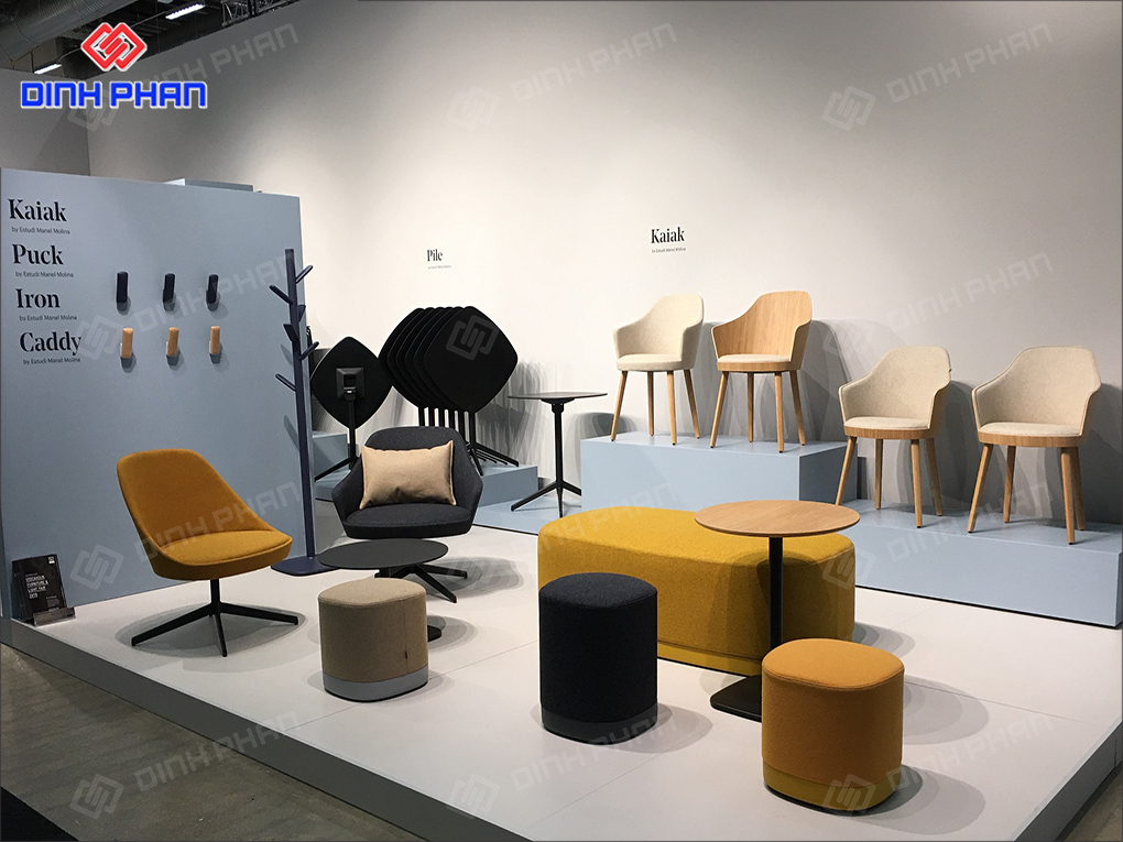 Showroom trưng bày sản phẩm ghế đẹp đơn giản