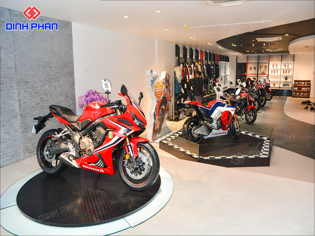 Showroom trưng bày xe máy